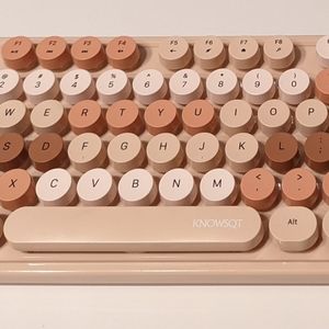 KNOWSQT Wireless Keyboard Milk Tea Color